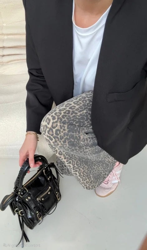 EL DENIM CON ESTAMPADO DE LEO