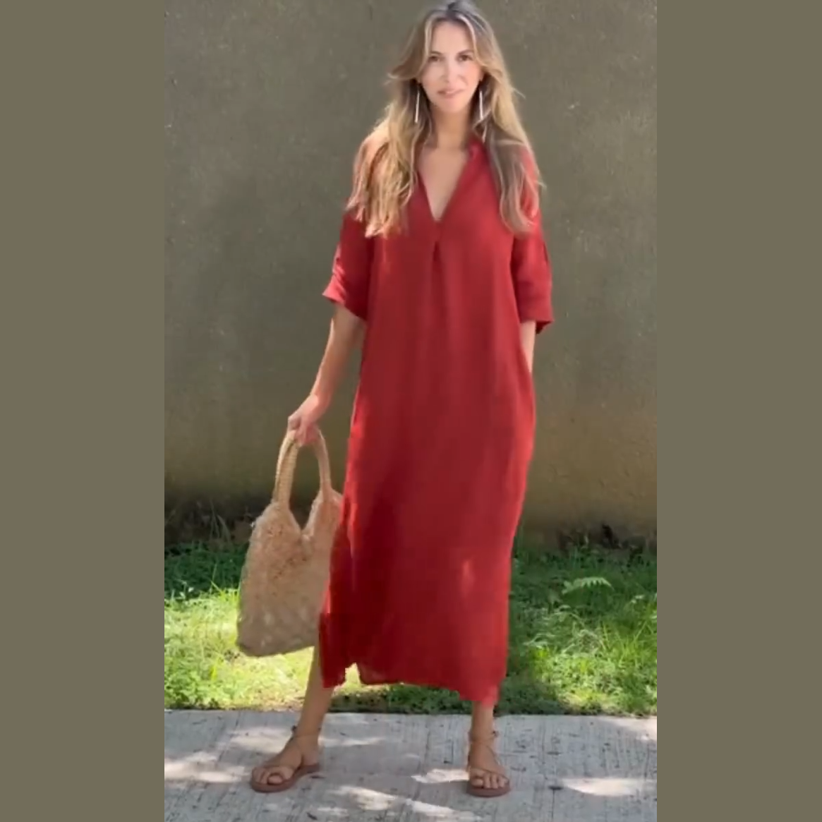 Vestido largo que respira verano - estilo y naturalidad en cada paso